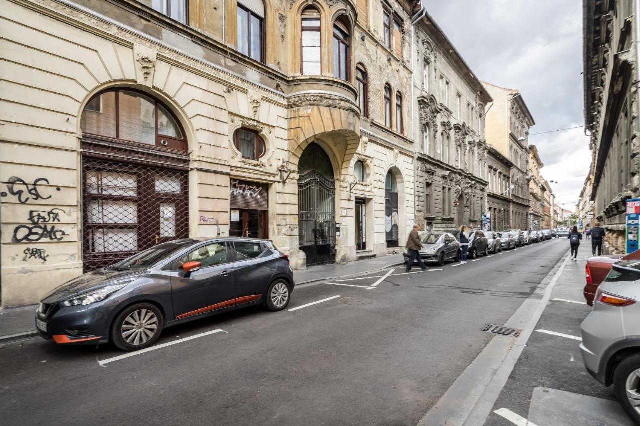 Bpr Delia'S Apartment Budapest Luaran gambar