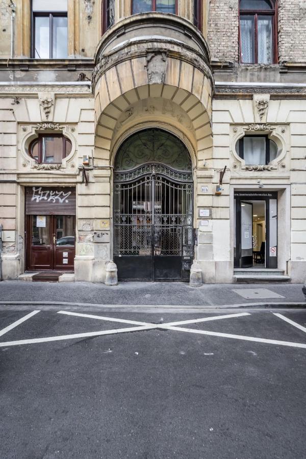 Bpr Delia'S Apartment Budapest Luaran gambar